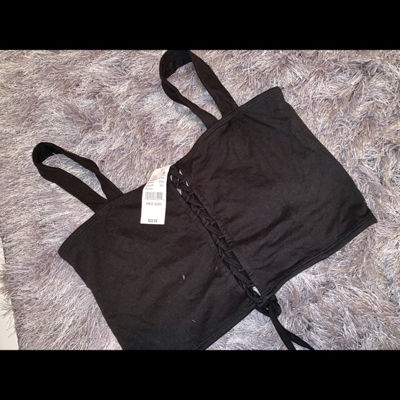 Lace up crop tops (AVAILABLE IN BLACK OR WHITE) - Picture 4 of 6